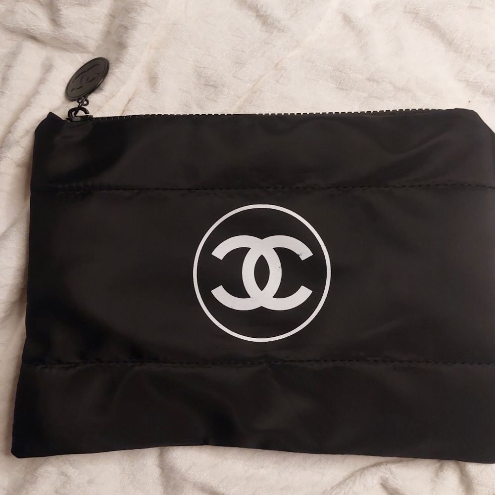 CHANEL Cream and Black Logo Protective Dust Cover